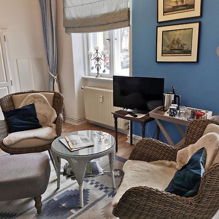 Bed&Breakfast Wagner "Im Alten Pfarrhaus" Neuruppin Exterior photo