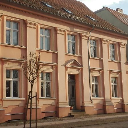 Bed&Breakfast Wagner "Im Alten Pfarrhaus" Neuruppin Exterior photo