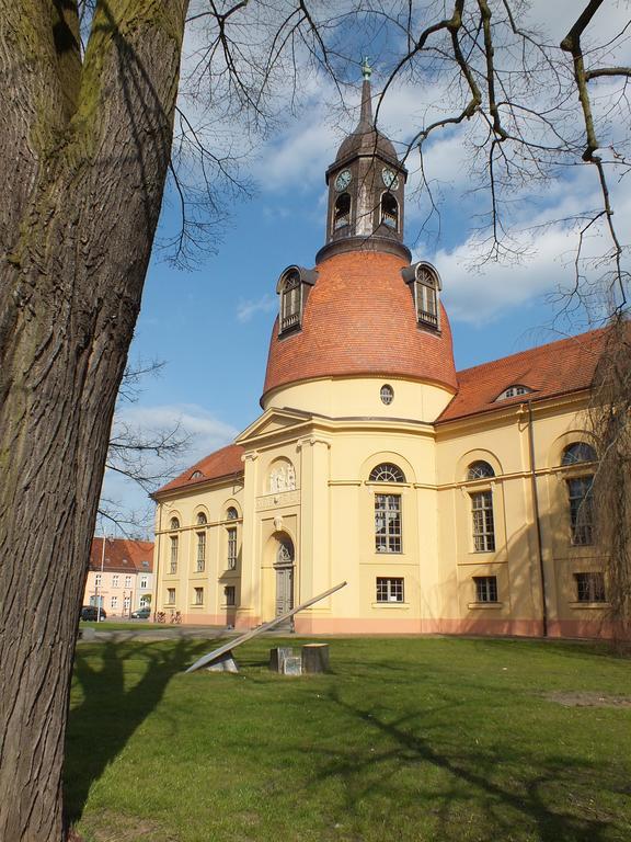 Bed&Breakfast Wagner "Im Alten Pfarrhaus" Neuruppin Exterior photo