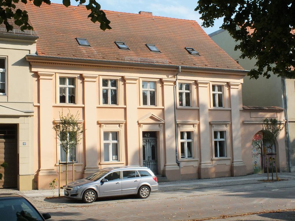 Bed&Breakfast Wagner "Im Alten Pfarrhaus" Neuruppin Exterior photo