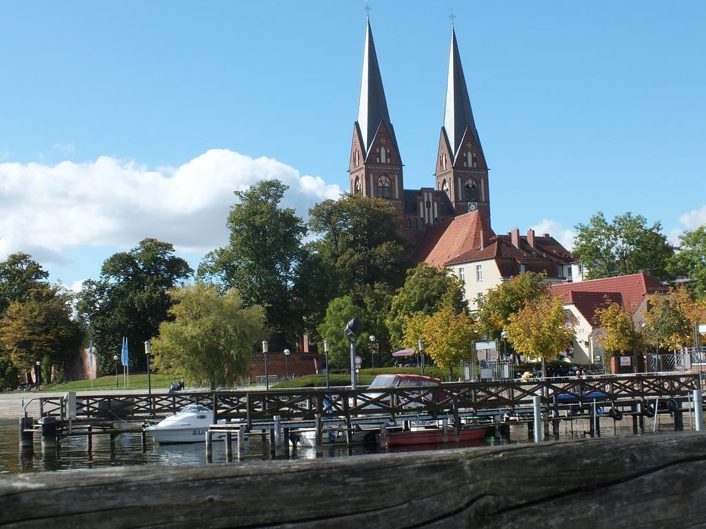Bed&Breakfast Wagner "Im Alten Pfarrhaus" Neuruppin Exterior photo
